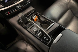 musta Volvo V60 2021 kuva 27.