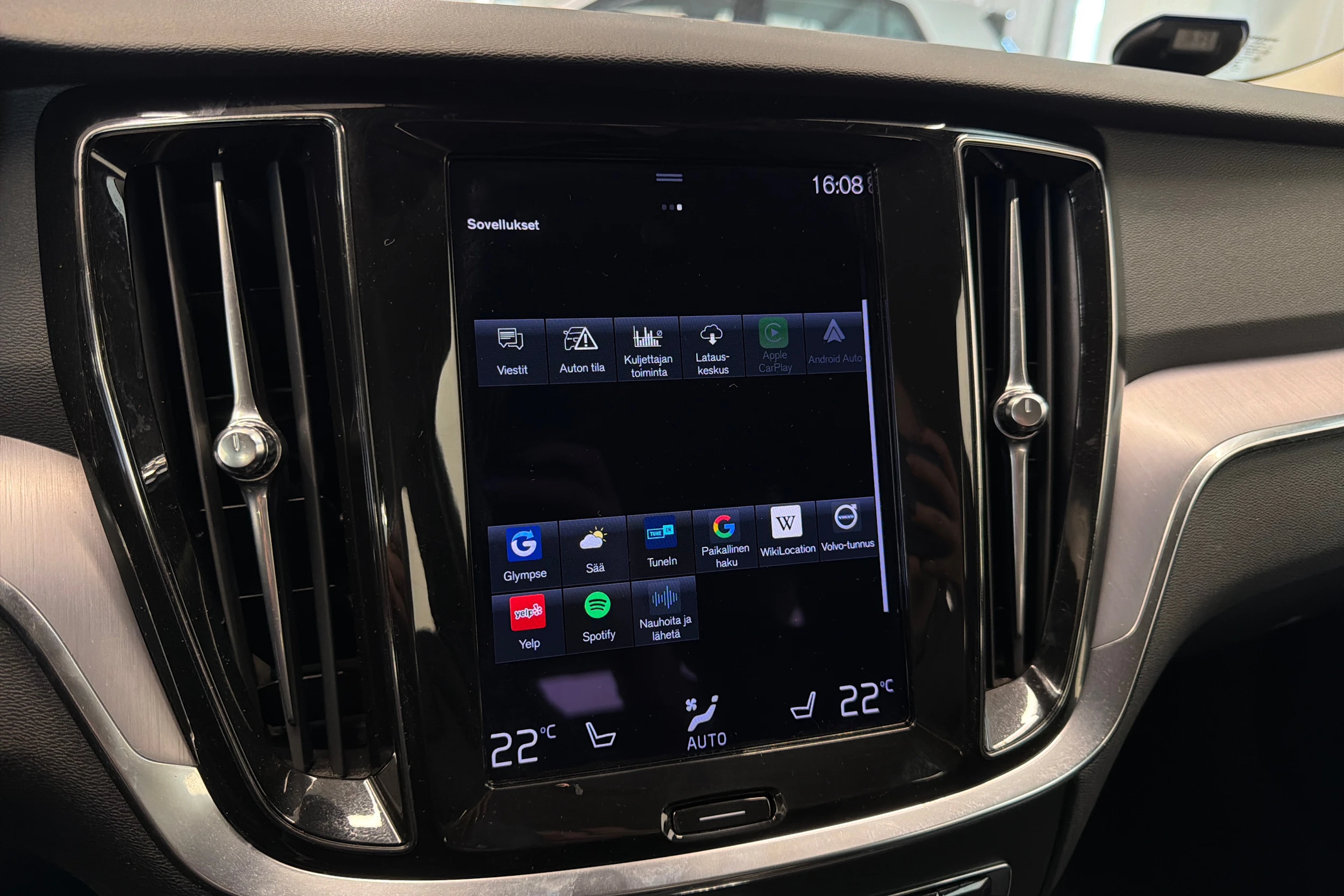 musta Volvo V60 2021 kuva 30.