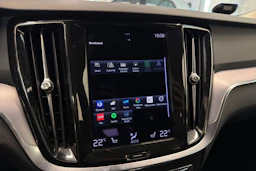 musta Volvo V60 2021 kuva 30.
