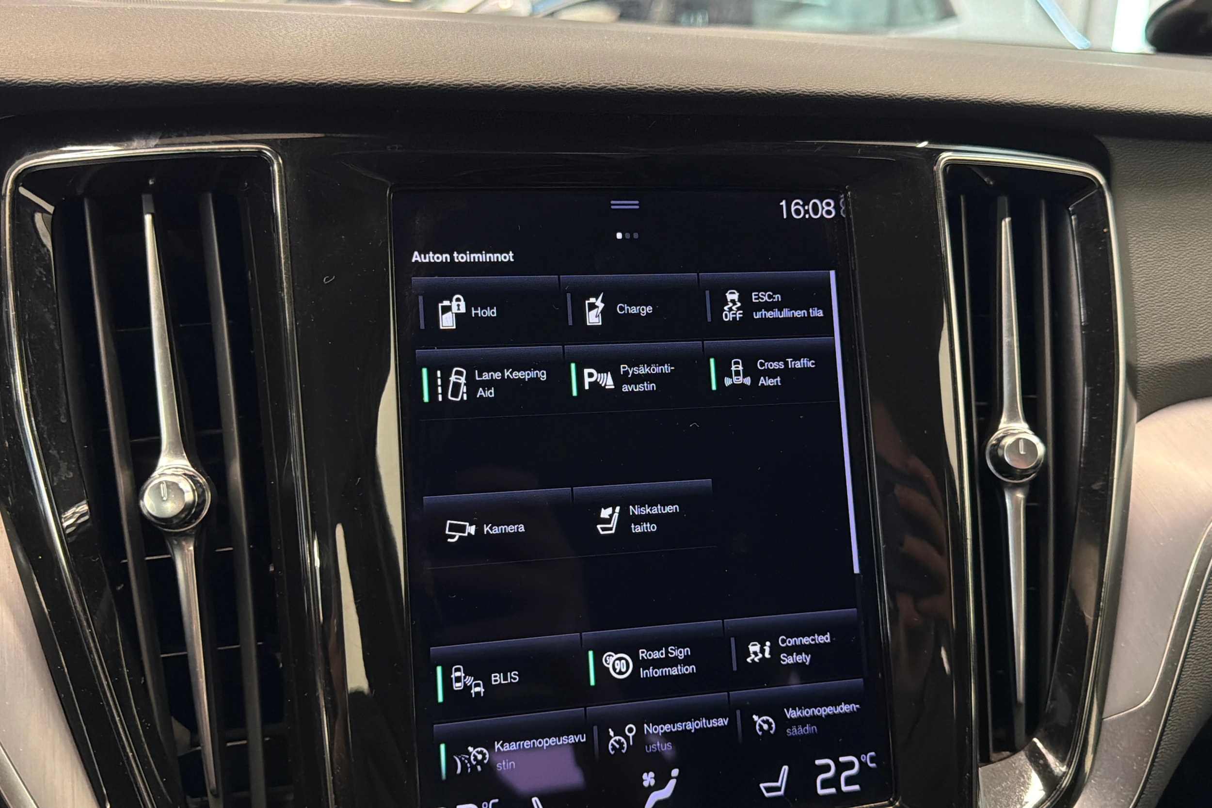 musta Volvo V60 2021 kuva 31.