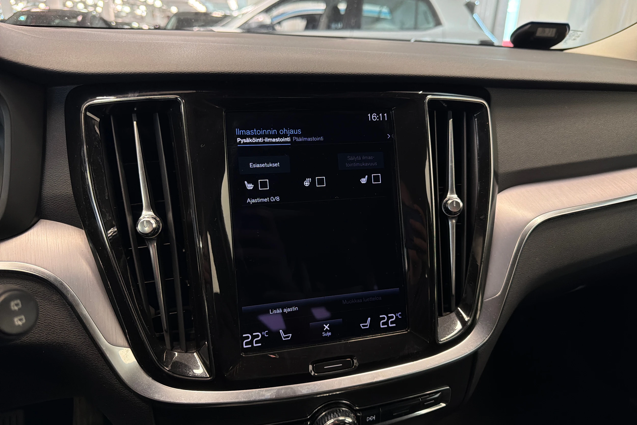 musta Volvo V60 2021 kuva 34.