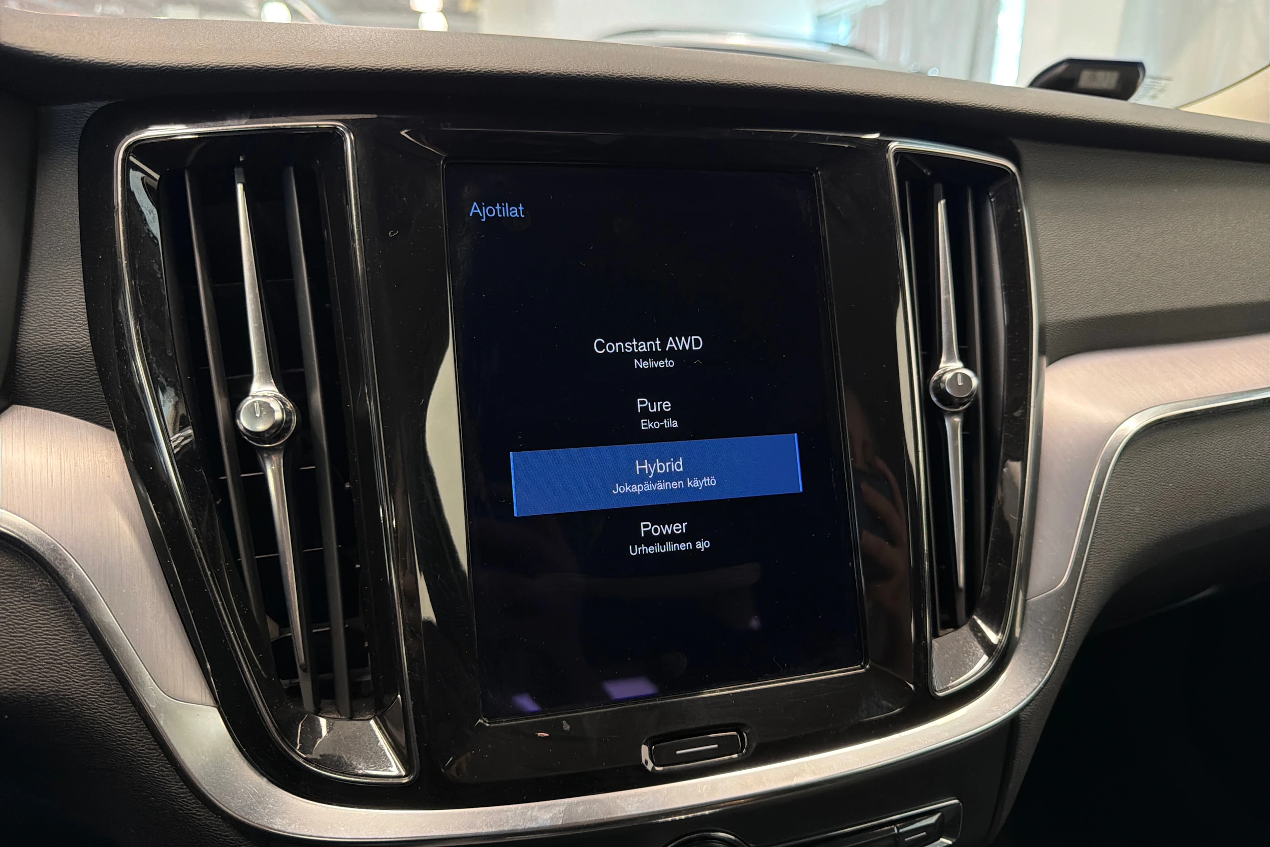 musta Volvo V60 2021 kuva 36.