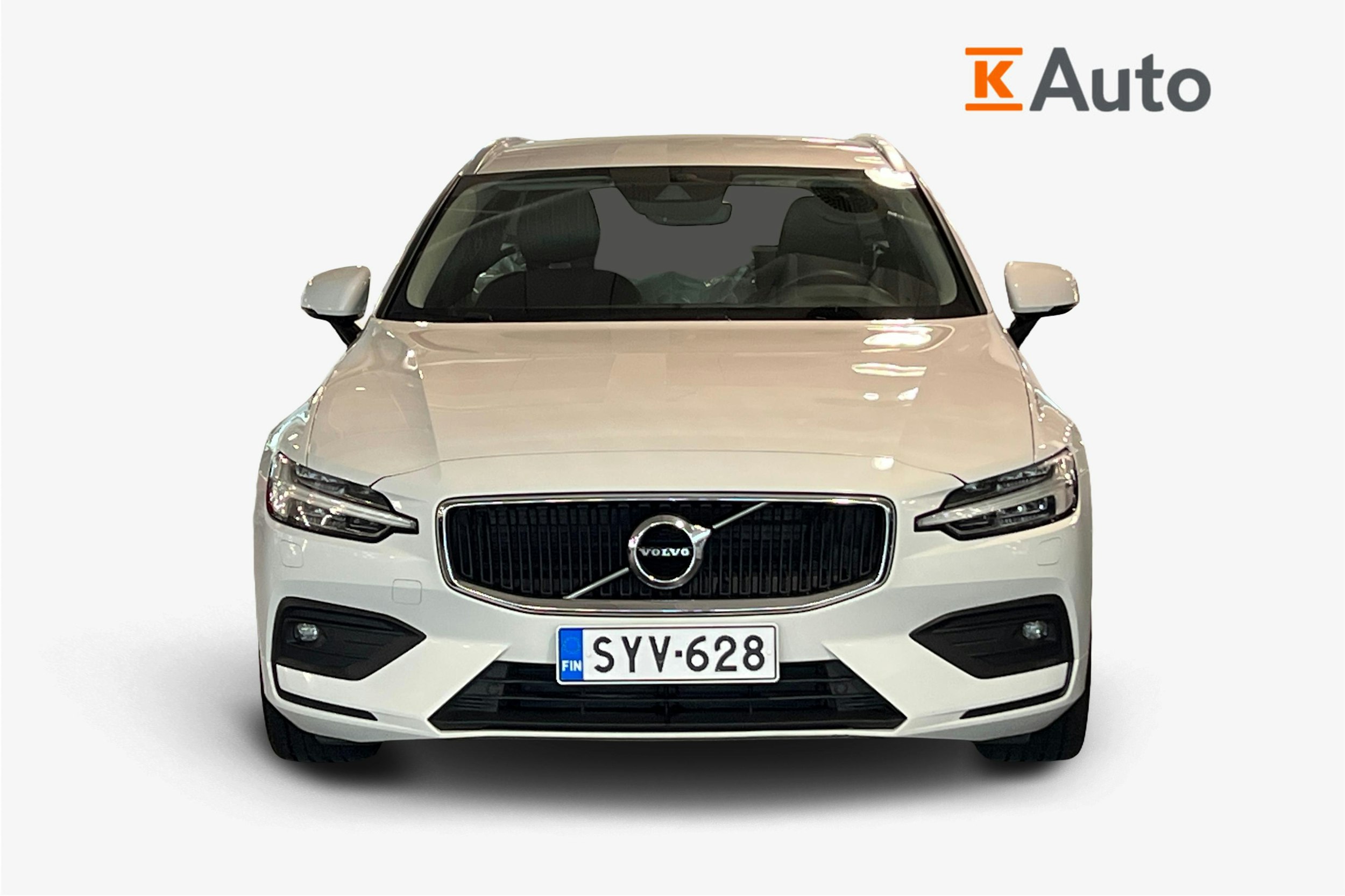 valkoinen Volvo V60 2021 kuva 5.