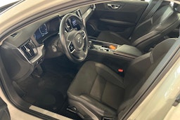 valkoinen Volvo V60 2021 kuva 7.
