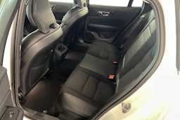 valkoinen Volvo V60 2021 kuva 10.