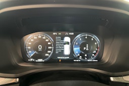valkoinen Volvo V60 2021 kuva 19.