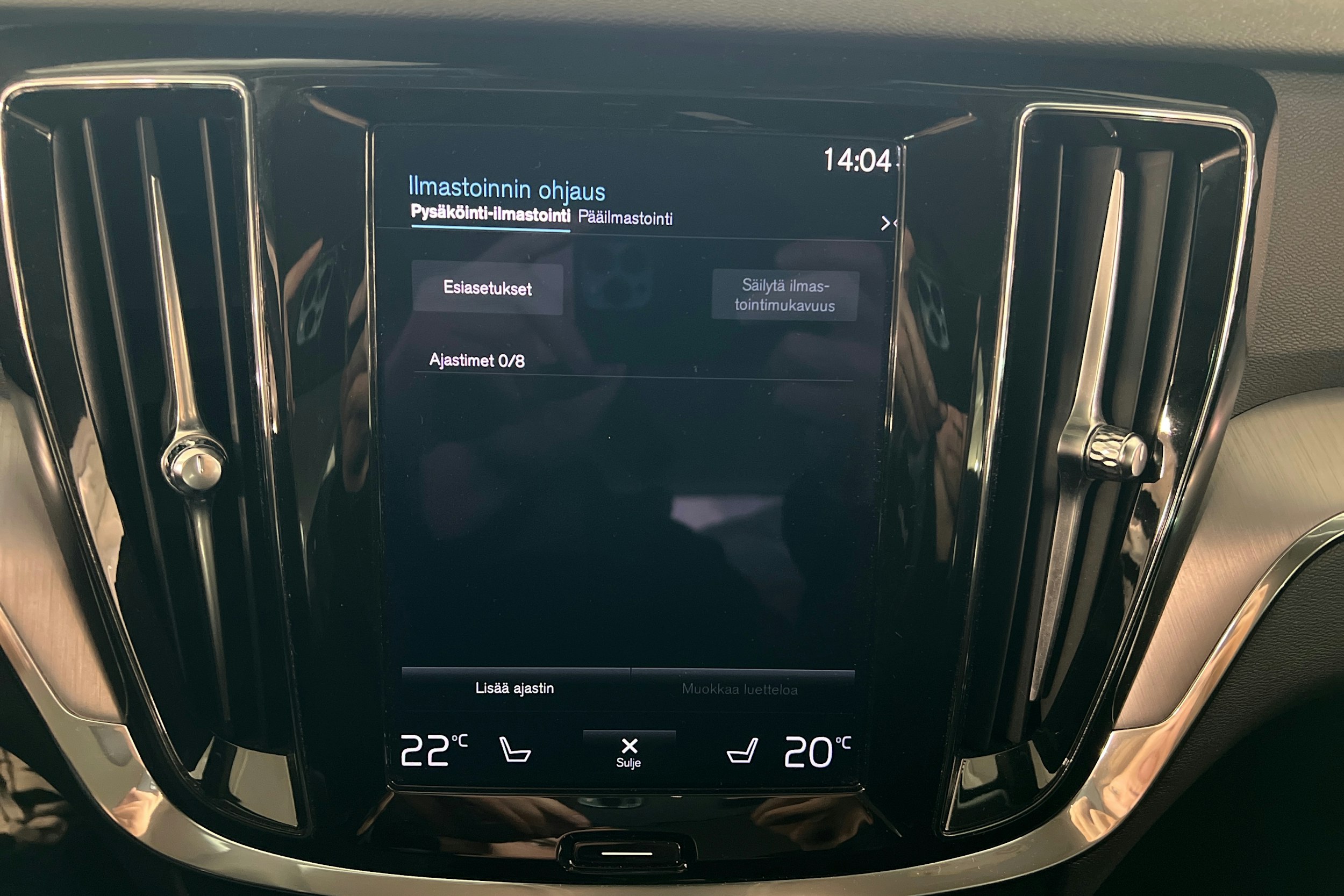 valkoinen Volvo V60 2021 kuva 25.