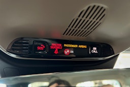 valkoinen Volvo V60 2021 kuva 26.