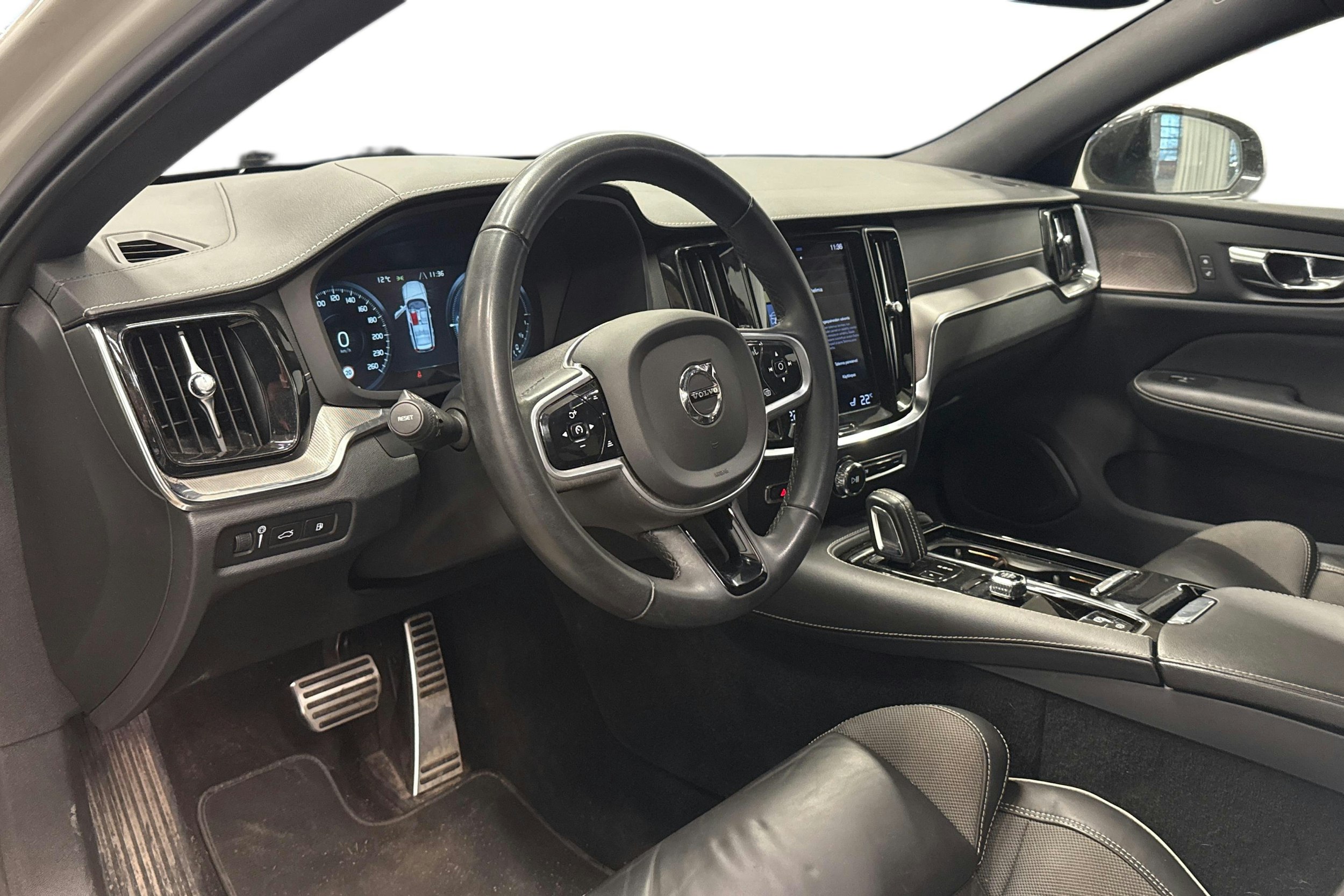 harmaa Volvo V60 2021 kuva 3.