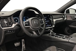 harmaa Volvo V60 2022 kuva 7.