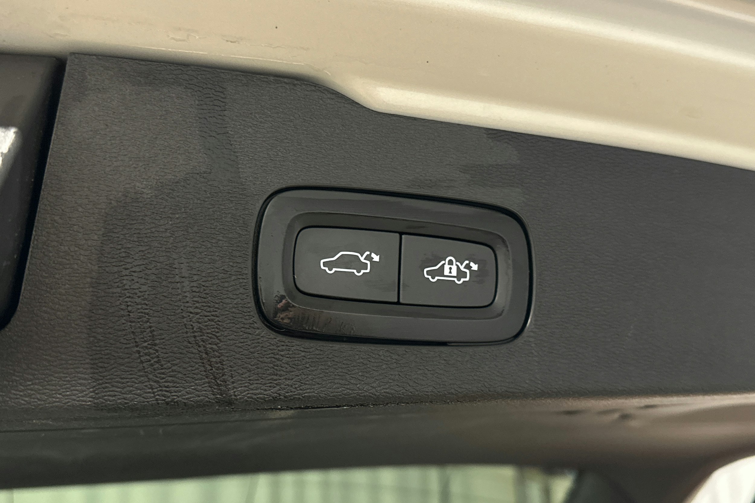 harmaa Volvo V60 2022 kuva 15.