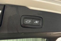 harmaa Volvo V60 2022 kuva 15.