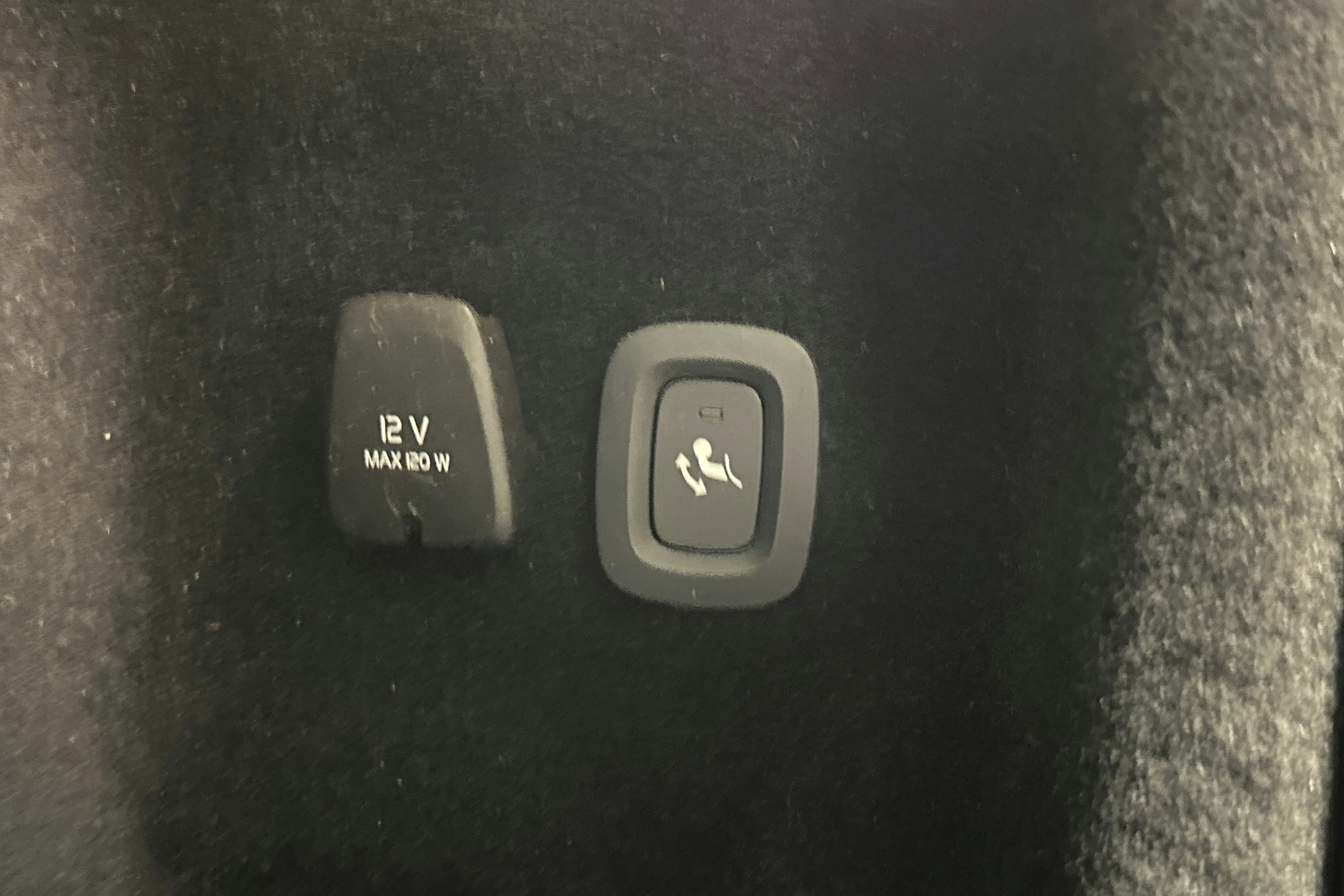 harmaa Volvo V60 2022 kuva 16.