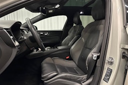 harmaa Volvo V60 2022 kuva 20.