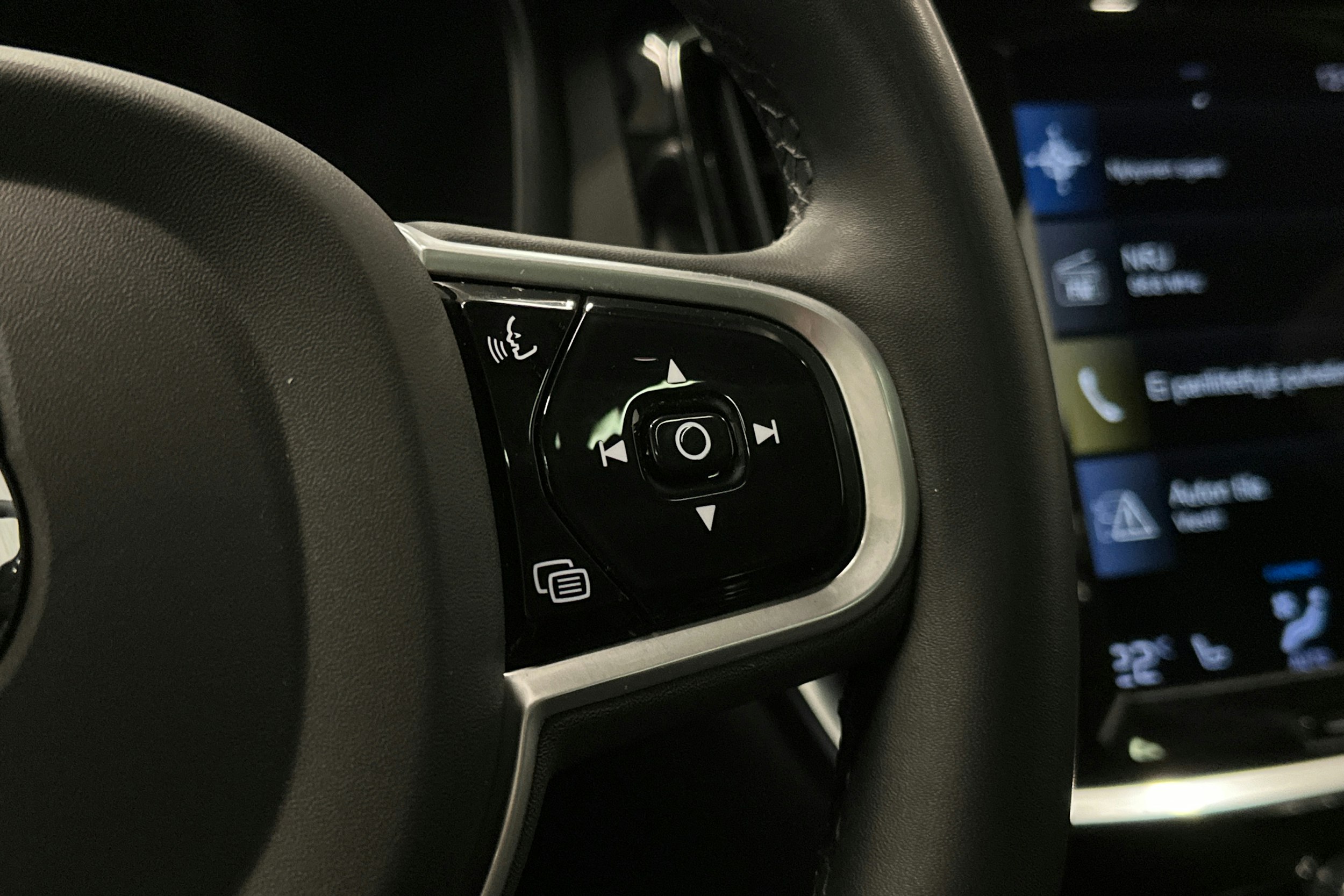 harmaa Volvo V60 2022 kuva 26.