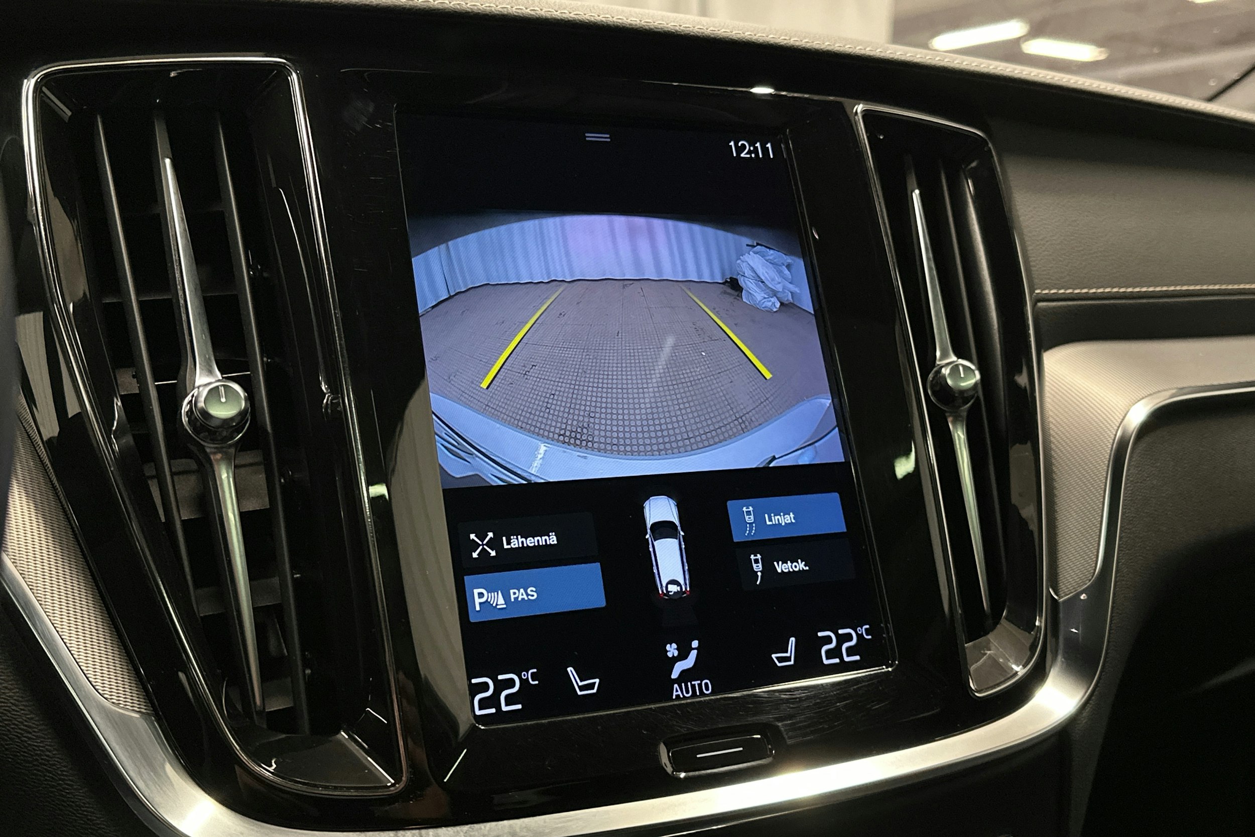 harmaa Volvo V60 2022 kuva 28.