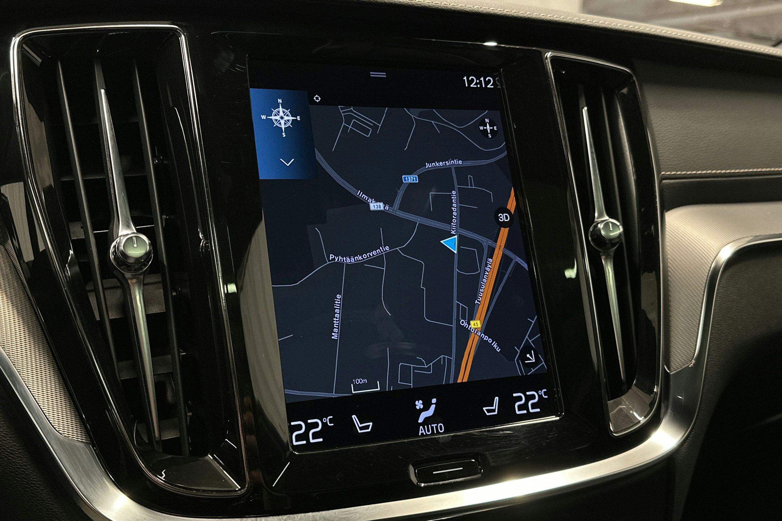 harmaa Volvo V60 2022 kuva 32.