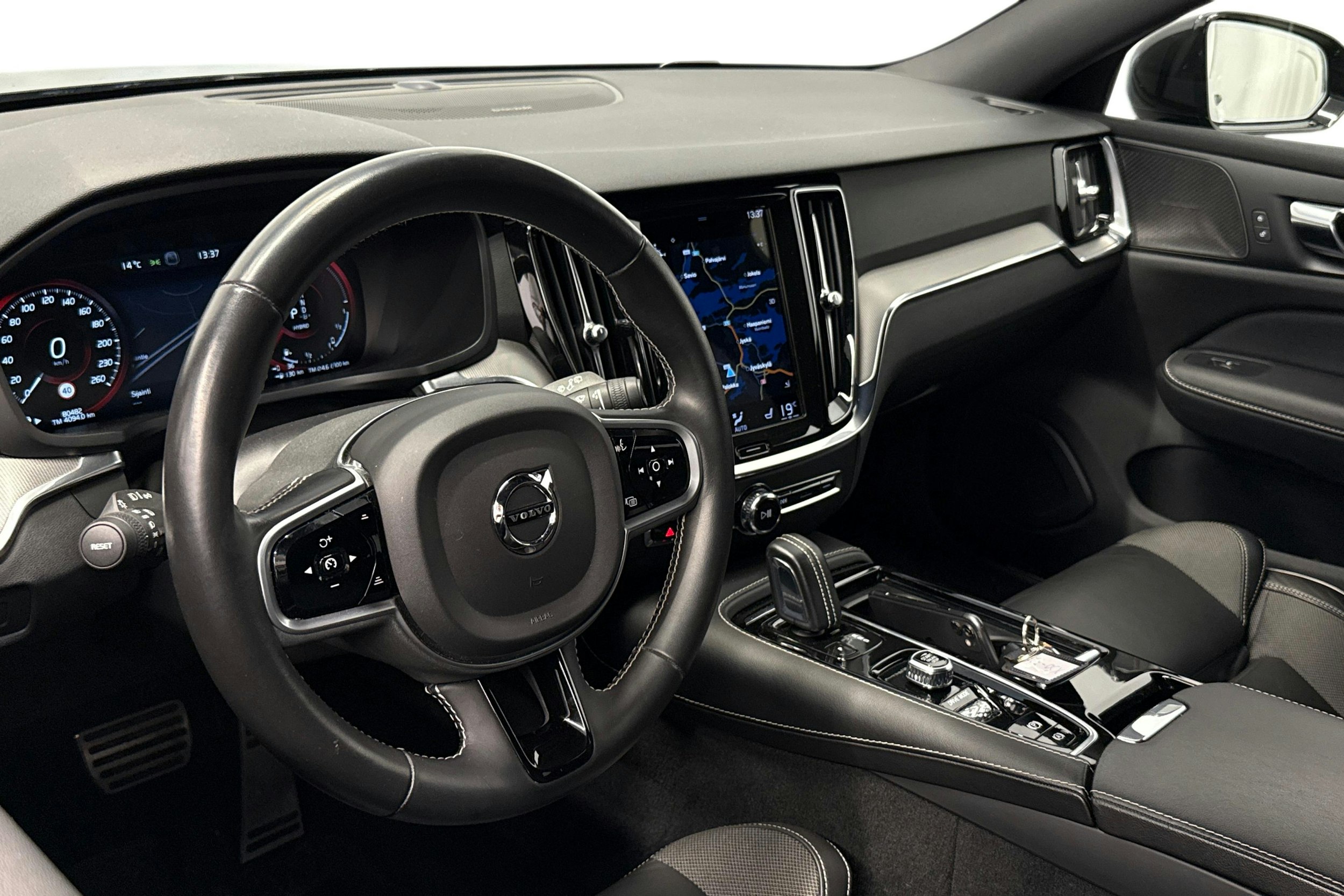 harmaa Volvo V60 2021 kuva 7.