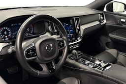 harmaa Volvo V60 2021 kuva 7.