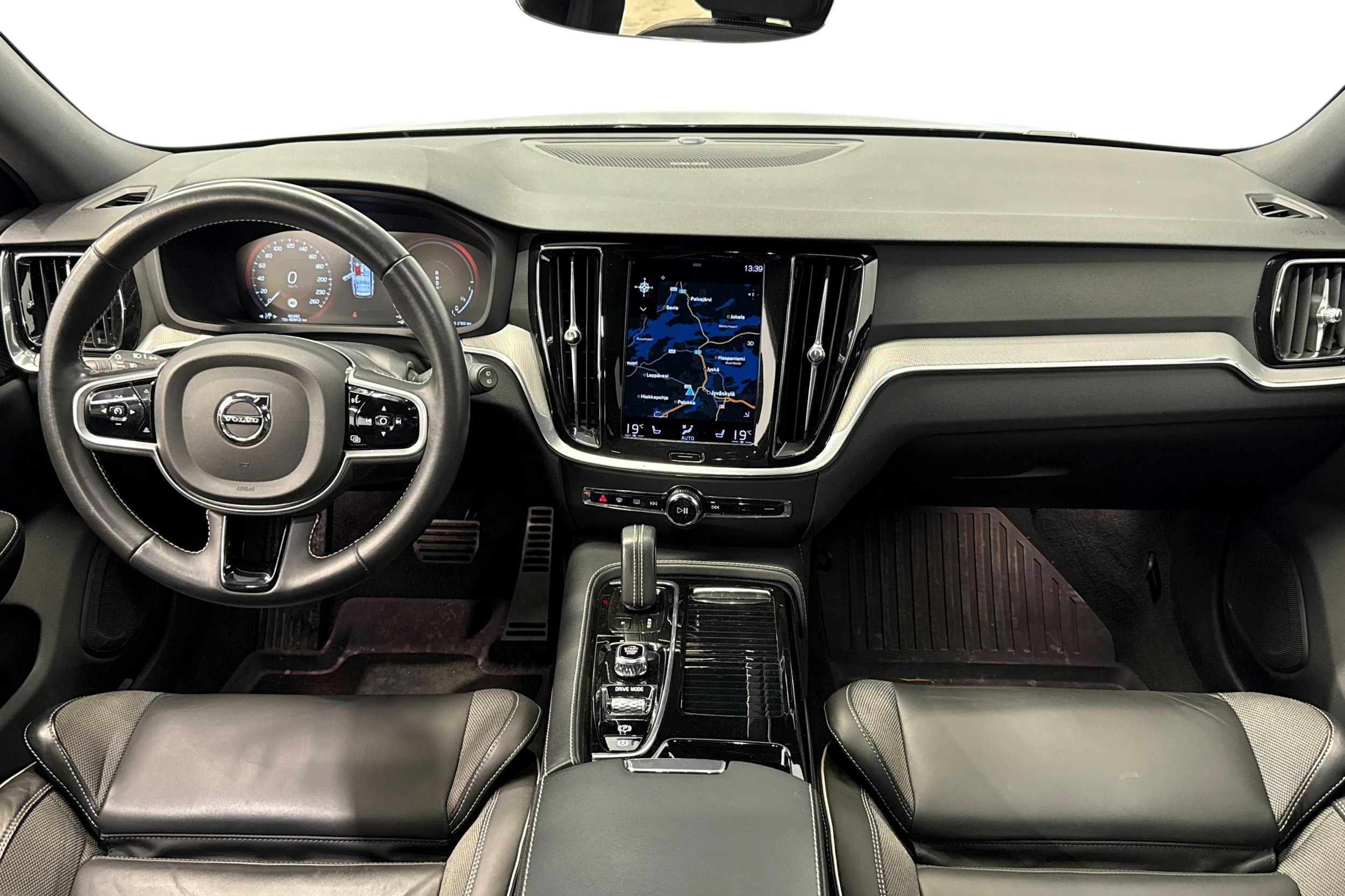 harmaa Volvo V60 2021 kuva 9.