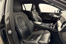 harmaa Volvo V60 2021 kuva 13.