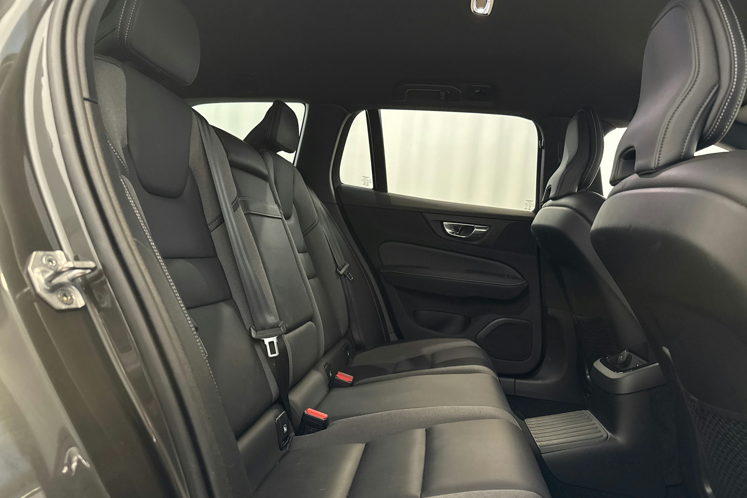 harmaa Volvo V60 2021 kuva 15.