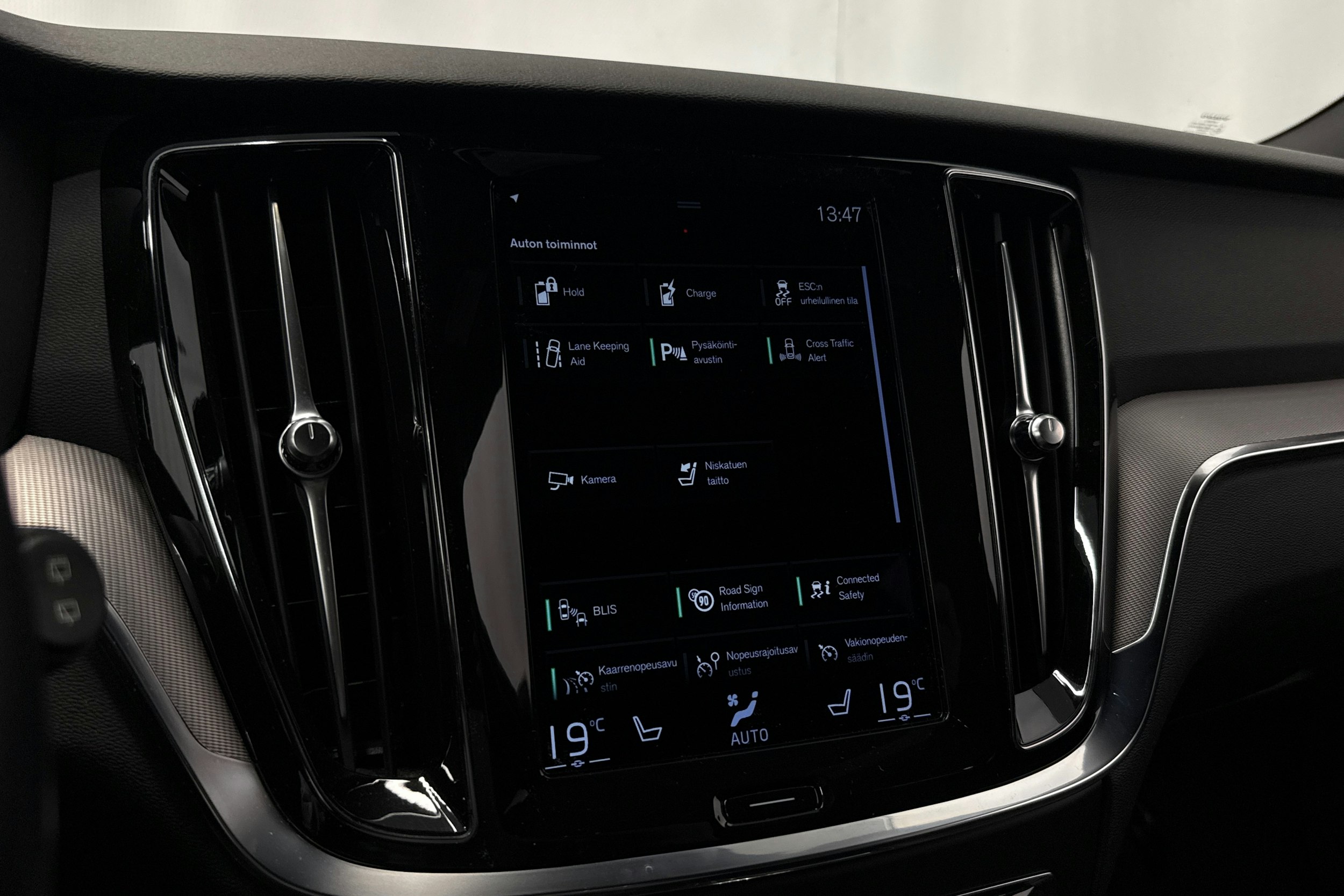 harmaa Volvo V60 2021 kuva 22.