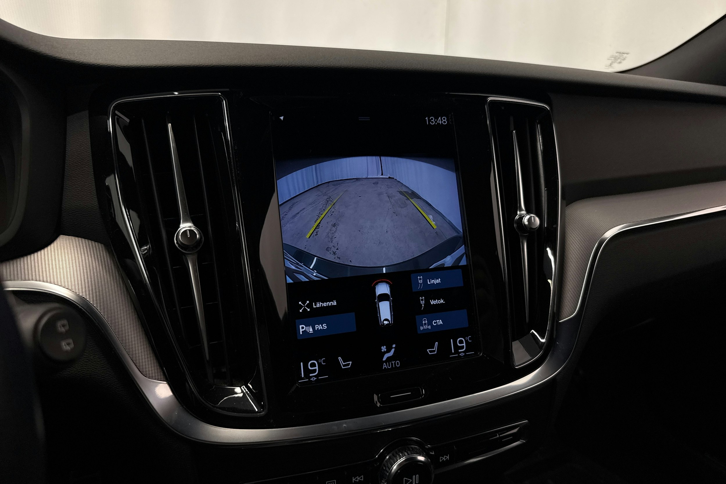 harmaa Volvo V60 2021 kuva 23.