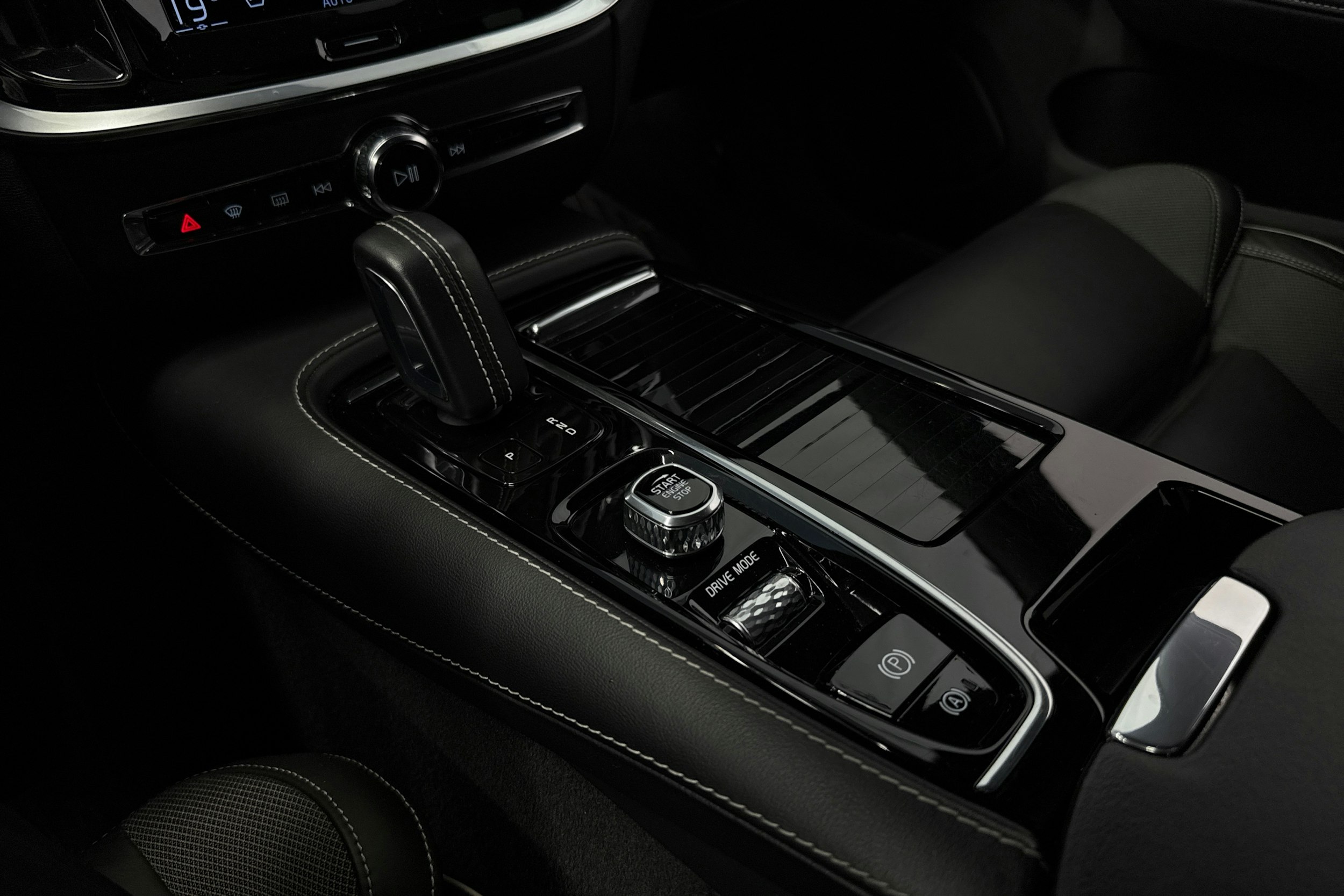 harmaa Volvo V60 2021 kuva 26.