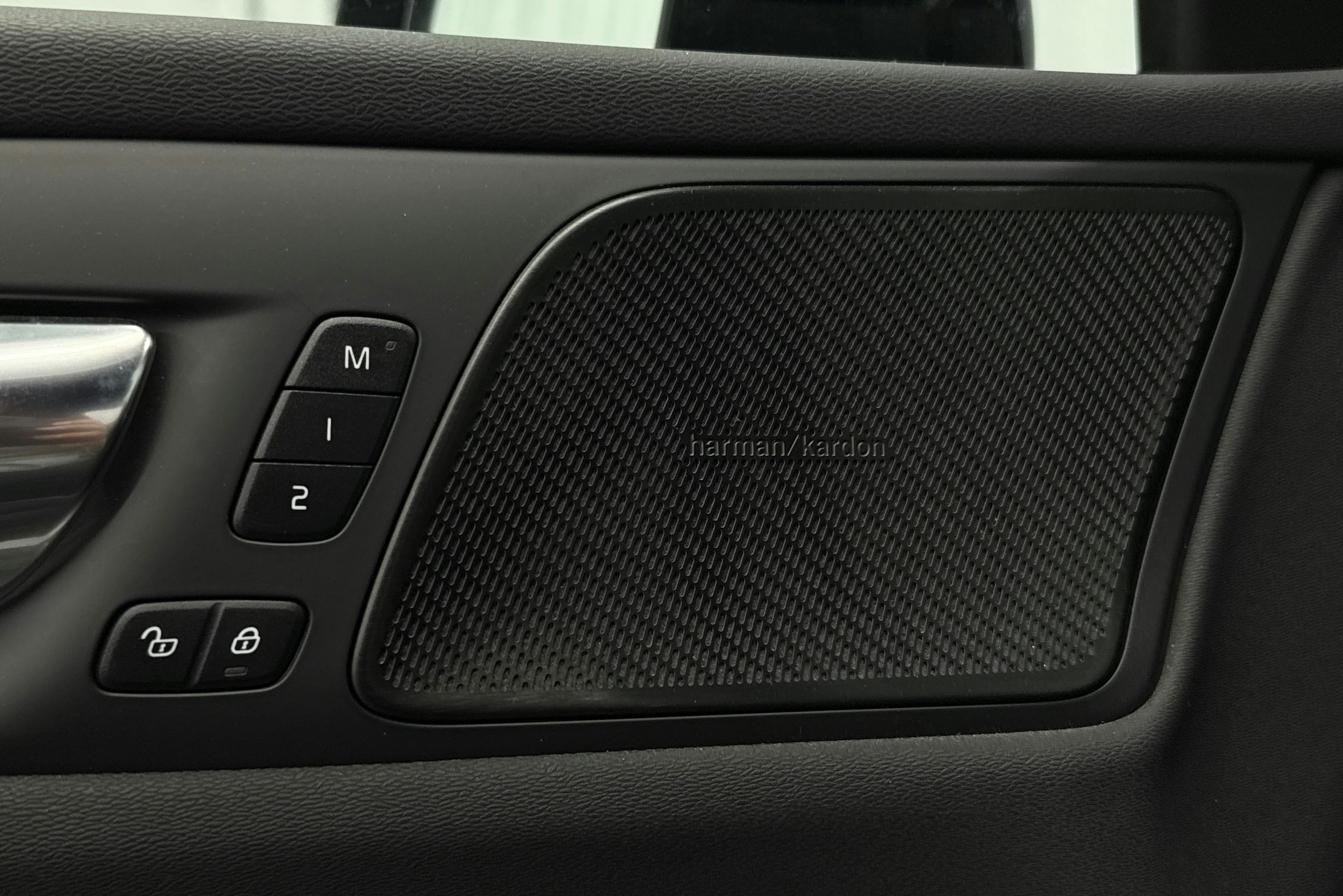 harmaa Volvo V60 2021 kuva 27.