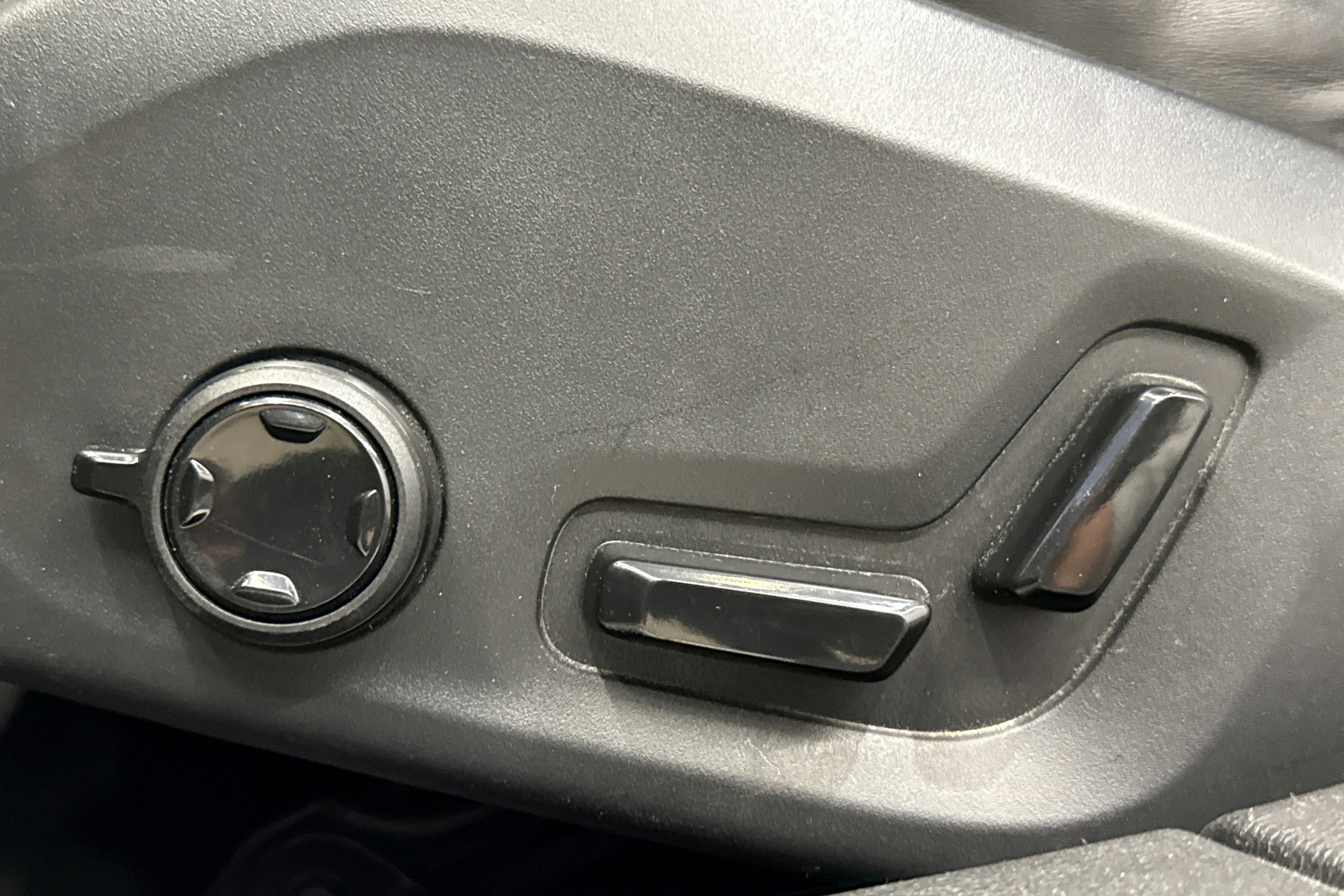 harmaa Volvo V60 2021 kuva 28.