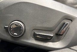 harmaa Volvo V60 2021 kuva 28.