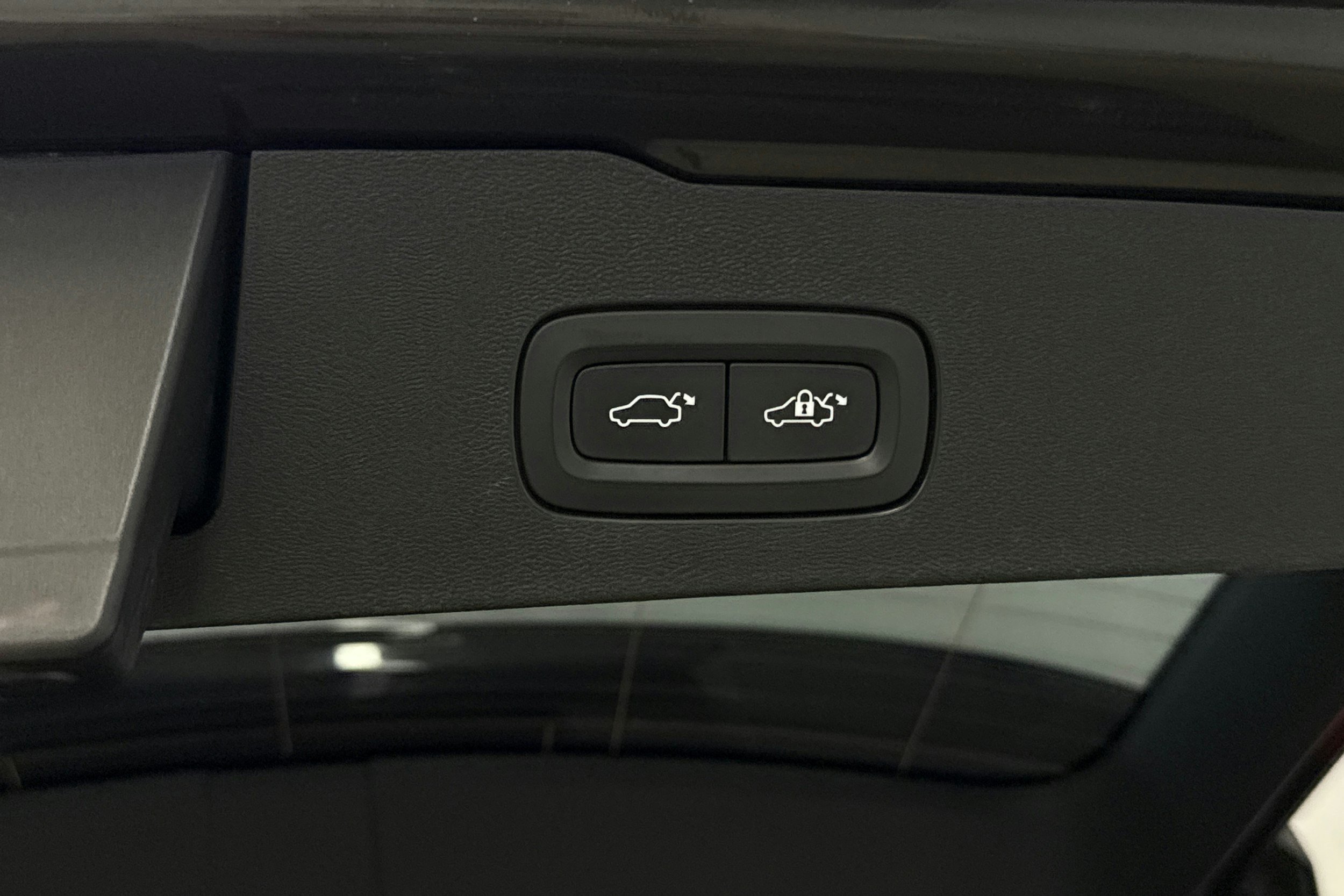 harmaa Volvo V60 2021 kuva 30.