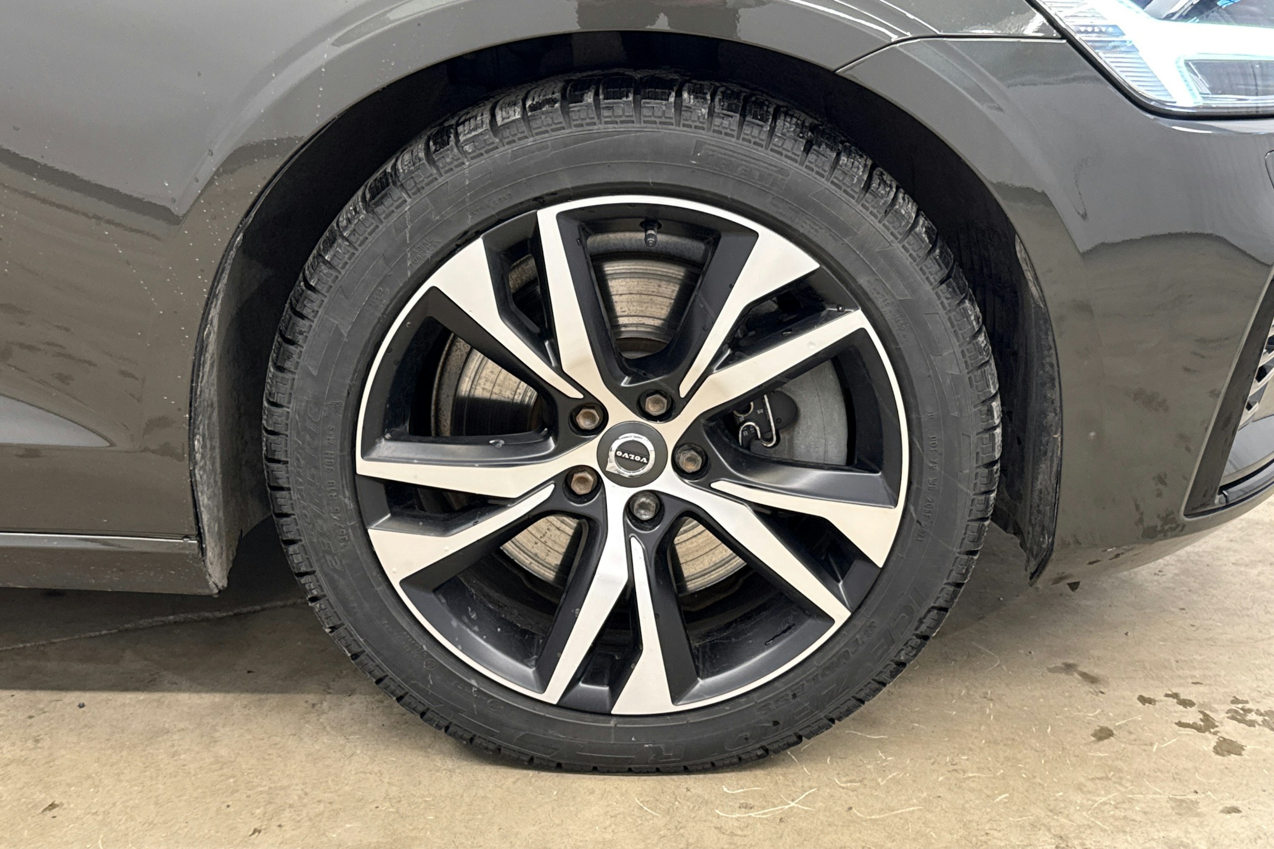 harmaa Volvo V60 2021 kuva 33.