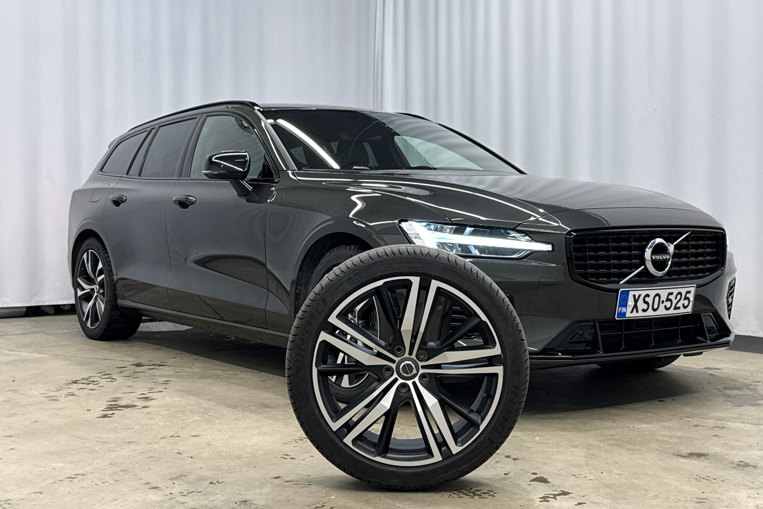 harmaa Volvo V60 2021 kuva 34.