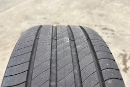 harmaa Volvo V60 2021 kuva 35.