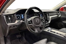 punainen Volvo V60 2021 kuva 7.