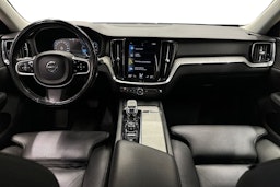 punainen Volvo V60 2021 kuva 9.