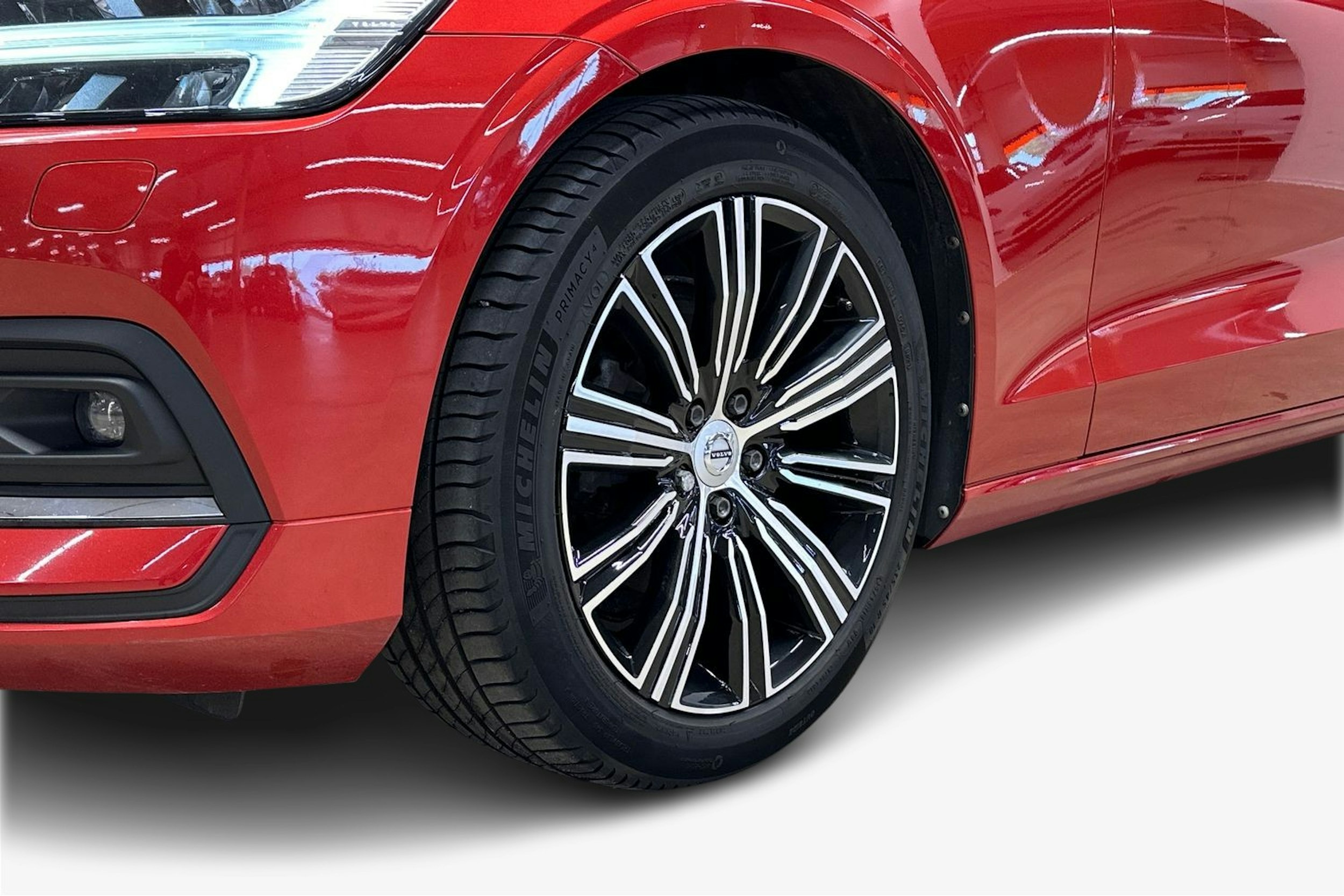 punainen Volvo V60 2021 kuva 11.