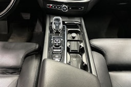punainen Volvo V60 2021 kuva 27.