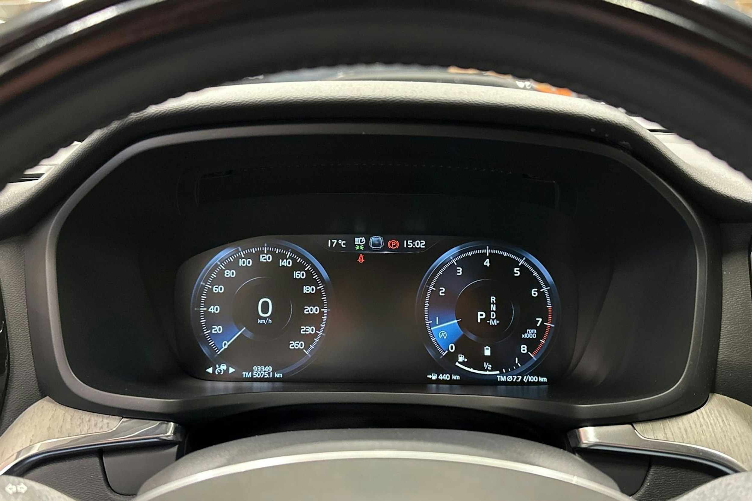 punainen Volvo V60 2021 kuva 30.