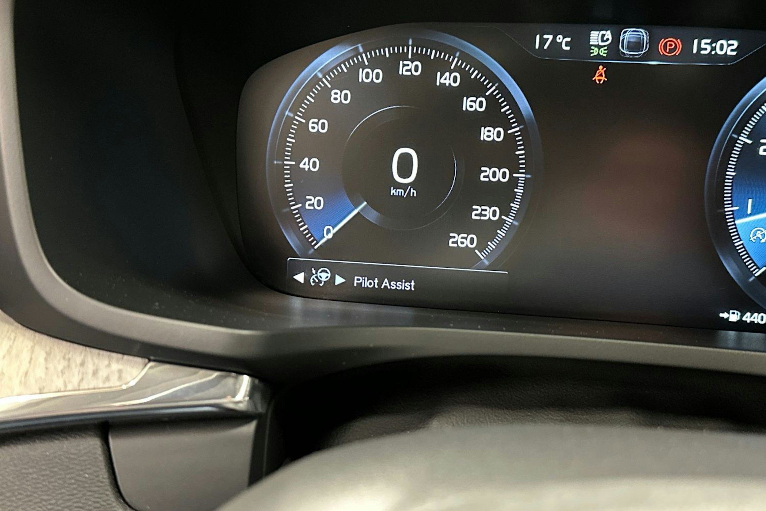 punainen Volvo V60 2021 kuva 31.