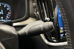 punainen Volvo V60 2021 kuva 33.