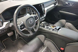 valkoinen Volvo V60 2021 kuva 3.