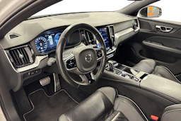 valkoinen Volvo V60 2021 kuva 6.