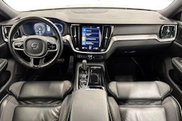 valkoinen Volvo V60 2021 kuva 7.