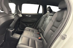 valkoinen Volvo V60 2021 kuva 8.
