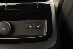 valkoinen Volvo V60 2021 kuva 11.