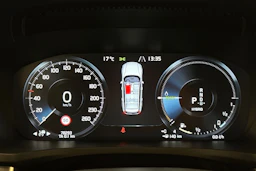 valkoinen Volvo V60 2021 kuva 19.