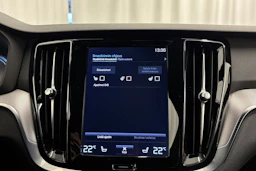 valkoinen Volvo V60 2021 kuva 20.